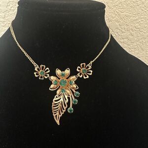 Vtg Goldtone Flower Spray Necklace choker Green Glass Rhinestone Hollywood Regen